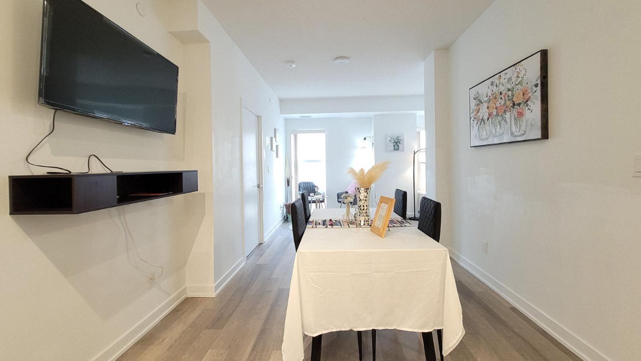 Lovely 3 Bedrooms In University Of Toronto Exterior photo