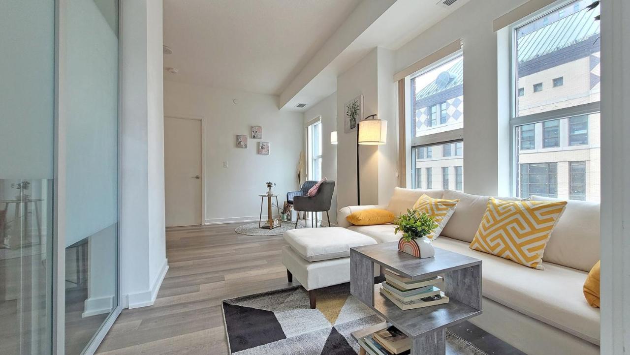 Lovely 3 Bedrooms In University Of Toronto Exterior photo