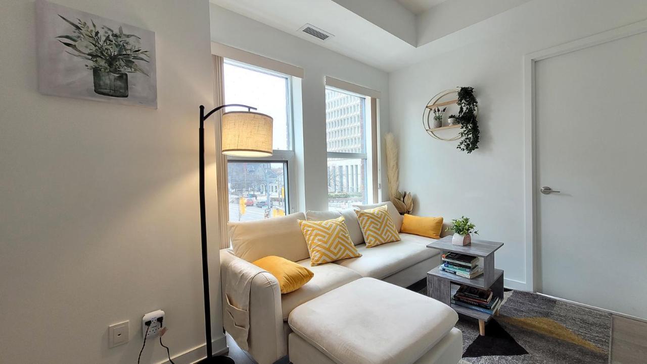 Lovely 3 Bedrooms In University Of Toronto Exterior photo