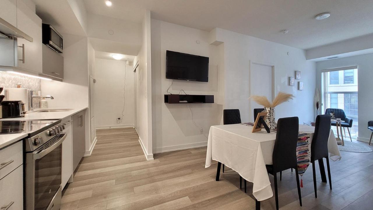 Lovely 3 Bedrooms In University Of Toronto Exterior photo